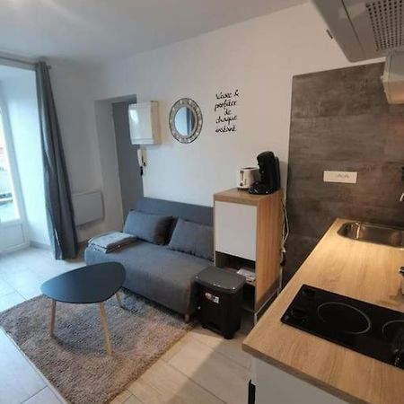 Charmant Appartement Au Calme Saint-Georges-de-Luzençon Esterno foto