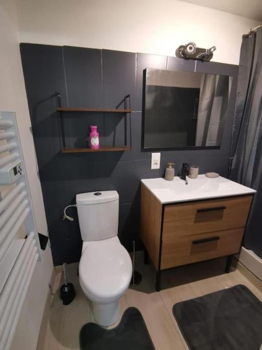 Charmant Appartement Au Calme Saint-Georges-de-Luzençon Esterno foto